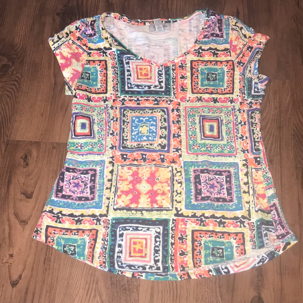 Pretty Bay Studio Top Medium Colorful Geometric Print Tee